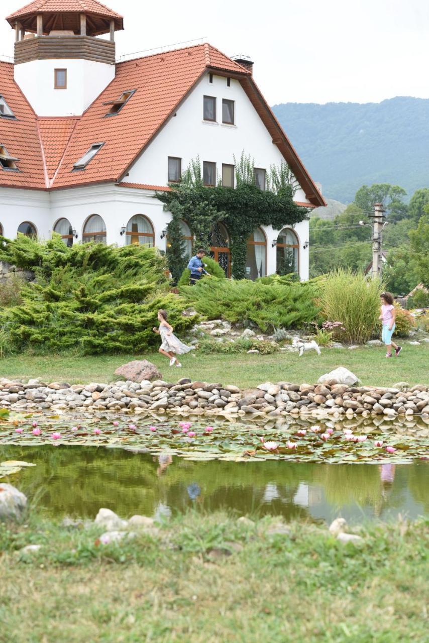 Conacul Secuiesc-Szekelyko Kuria Hotel Coltesti Exterior foto
